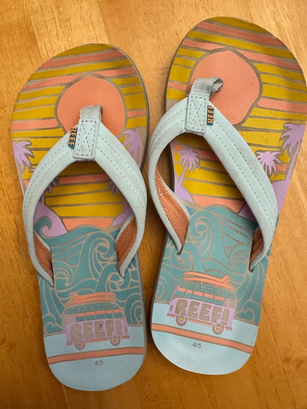 🌊 Reef Kids Beach Graphic Flip Flops Size 4/5 Colorful Sandals 🌞